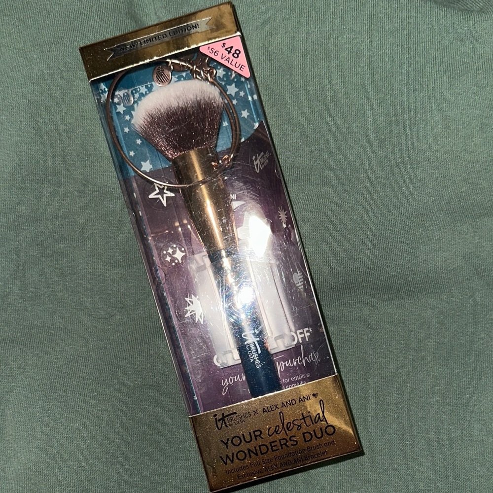 Gold and White Makeup Brush - it cosmetics